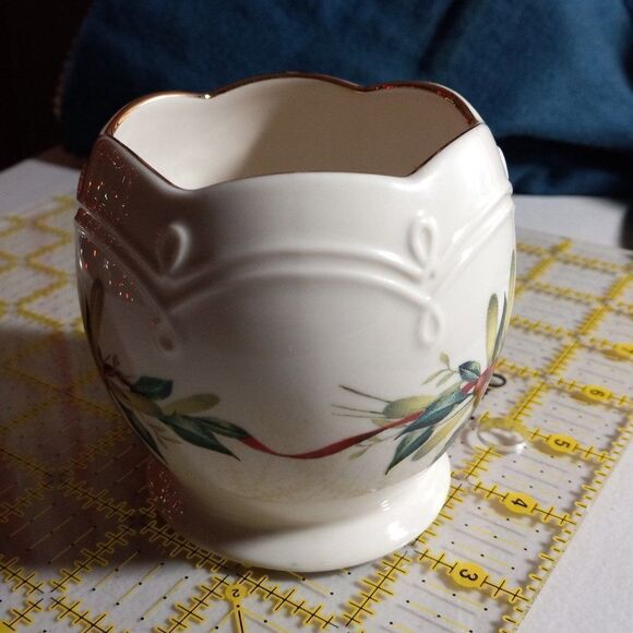 Lenox Vase  Cottagecore Grandmacore Holiday Designer Gold Trim - Picture 6 of 6